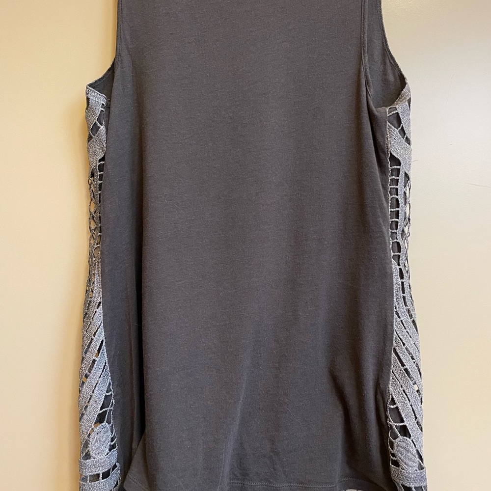 Silver threaded overlay top - Picture 3 of 3